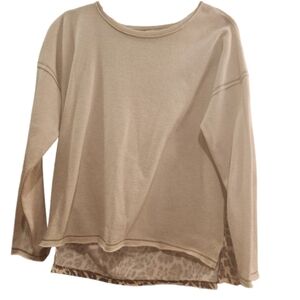 SHE + SKY Boutique Leopard Contrast Top – Roll Tab Sleeve – Size L 🐆